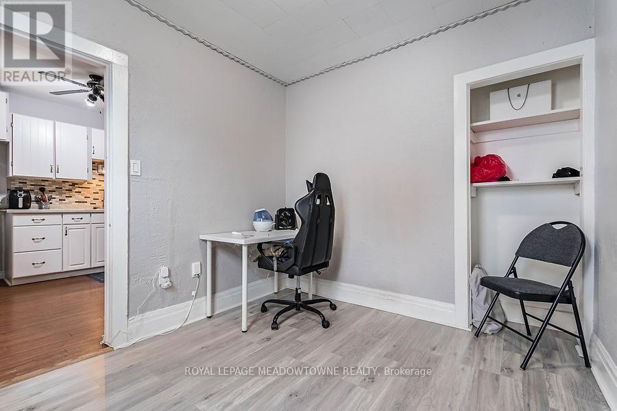 












77 PROVINCE STREET N

,
Hamilton,




Ontario
L8H4H5

