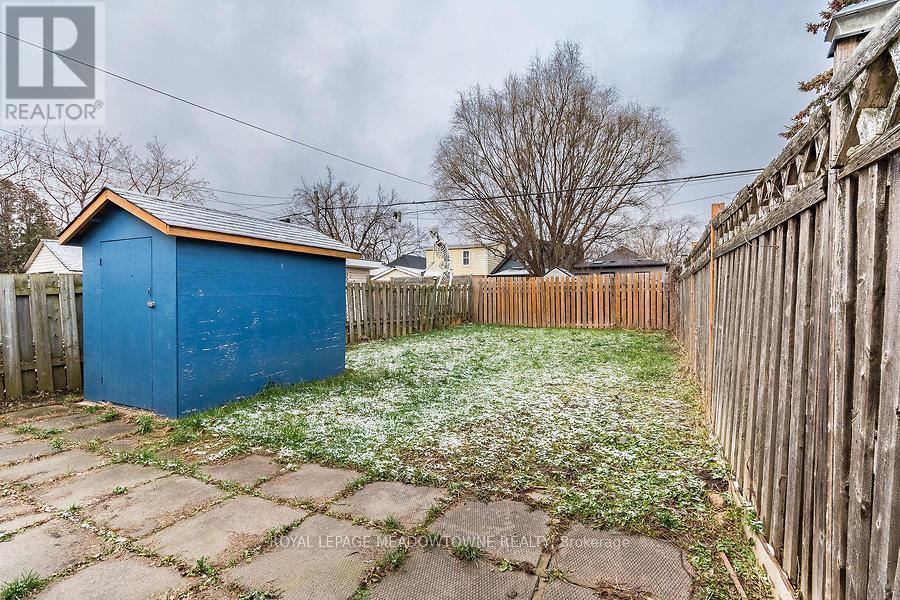 












77 PROVINCE STREET N

,
Hamilton,




Ontario
L8H4H5

