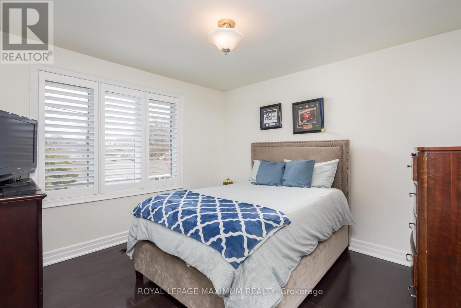 












55 ASHMOUNT CRESCENT

,
Toronto,




Ontario
M9R1C9

