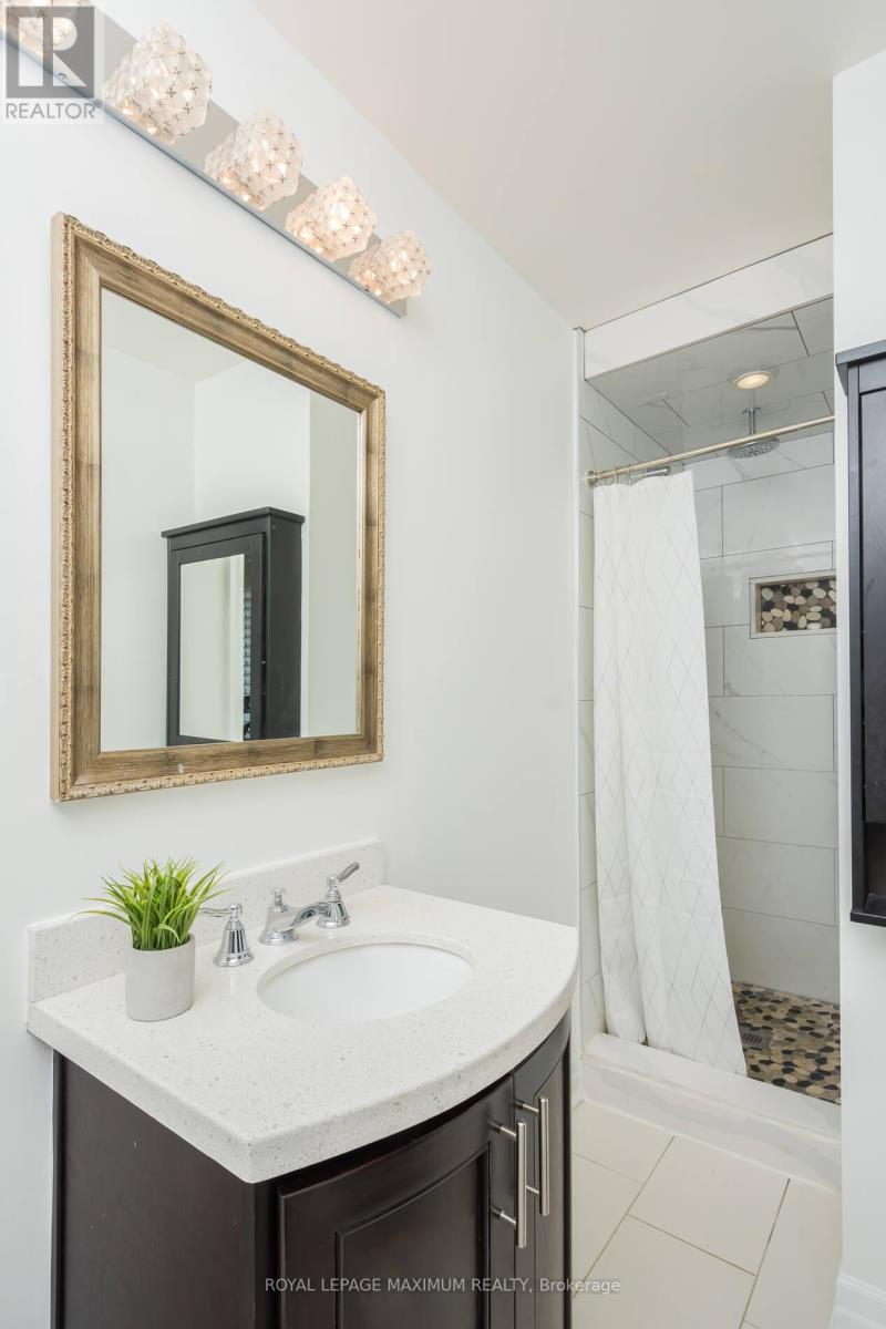 












55 ASHMOUNT CRESCENT

,
Toronto,




Ontario
M9R1C9

