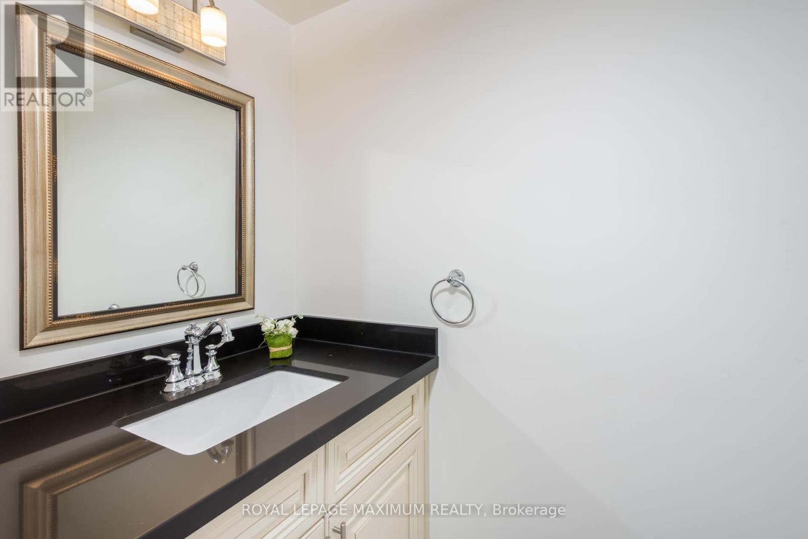 












55 ASHMOUNT CRESCENT

,
Toronto,




Ontario
M9R1C9

