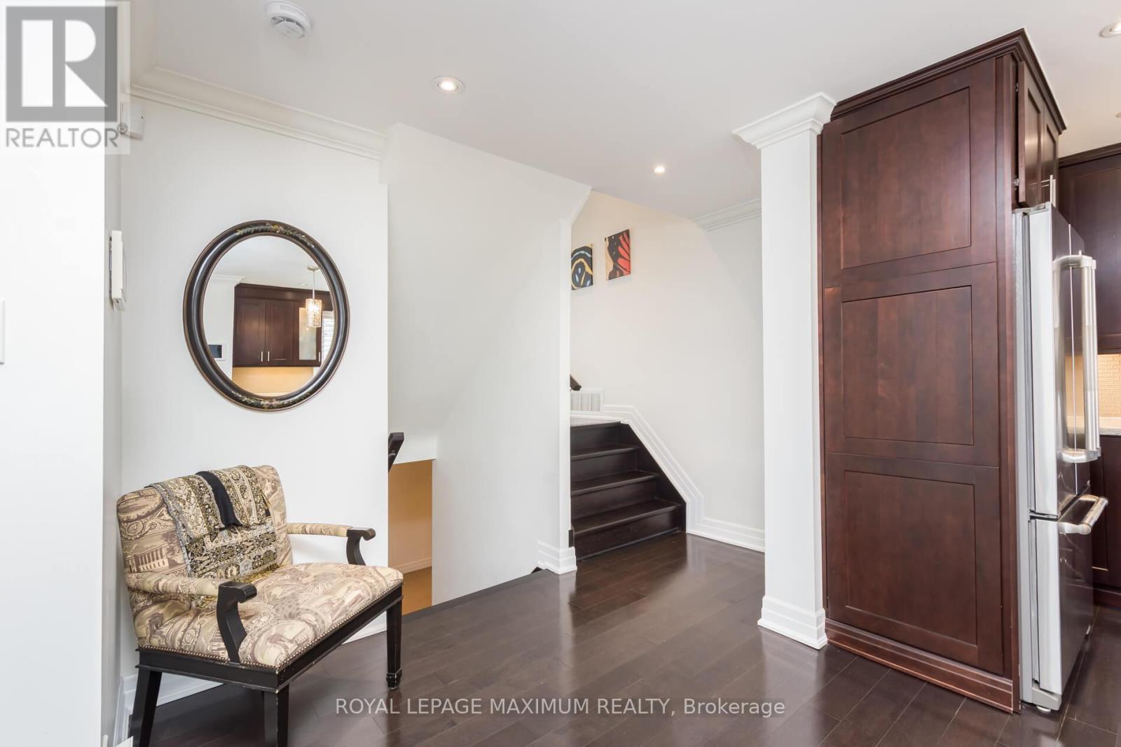 












55 ASHMOUNT CRESCENT

,
Toronto,




Ontario
M9R1C9

