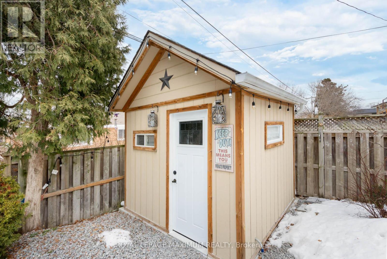 












55 ASHMOUNT CRESCENT

,
Toronto,




Ontario
M9R1C9

