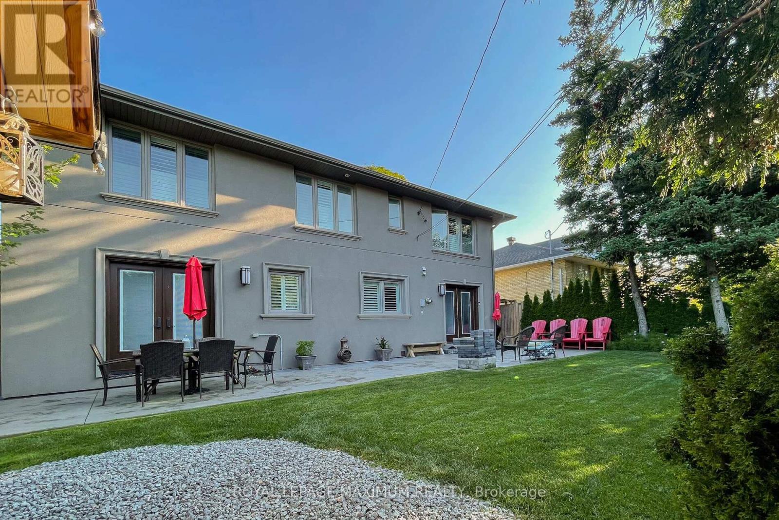 












55 ASHMOUNT CRESCENT

,
Toronto,




Ontario
M9R1C9

