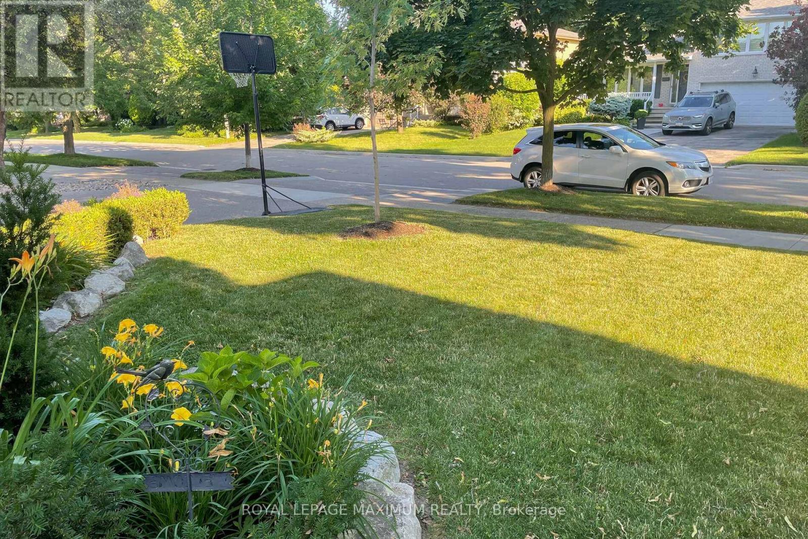 












55 ASHMOUNT CRESCENT

,
Toronto,




Ontario
M9R1C9

