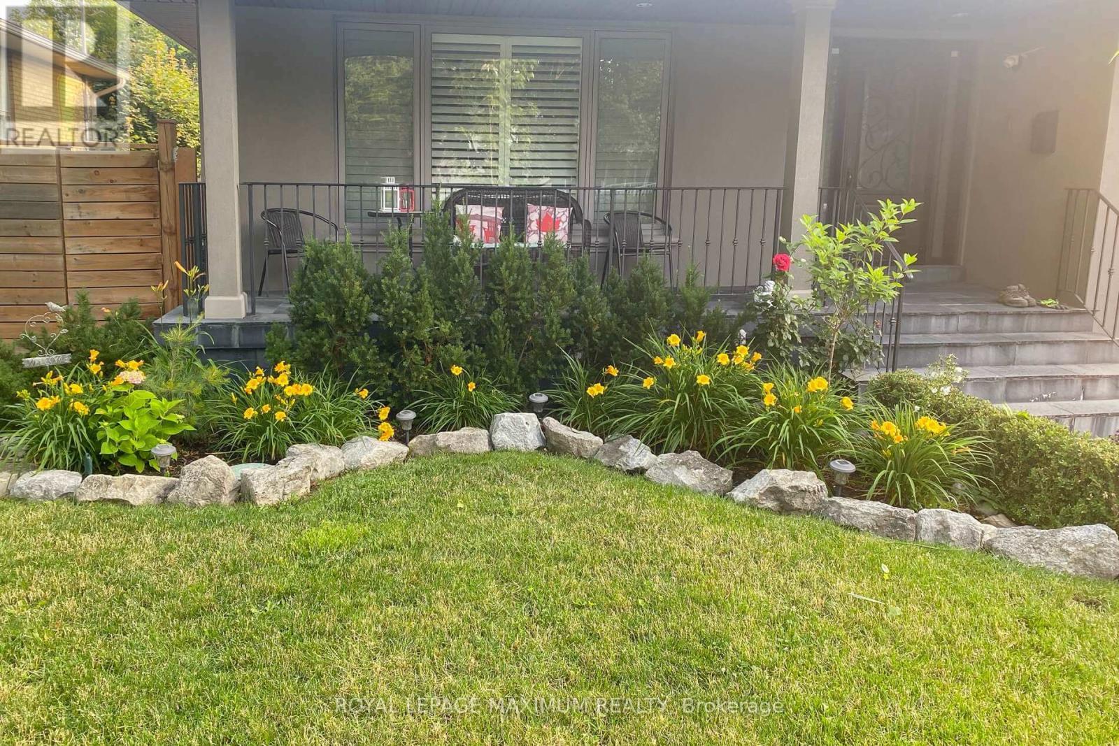 












55 ASHMOUNT CRESCENT

,
Toronto,




Ontario
M9R1C9

