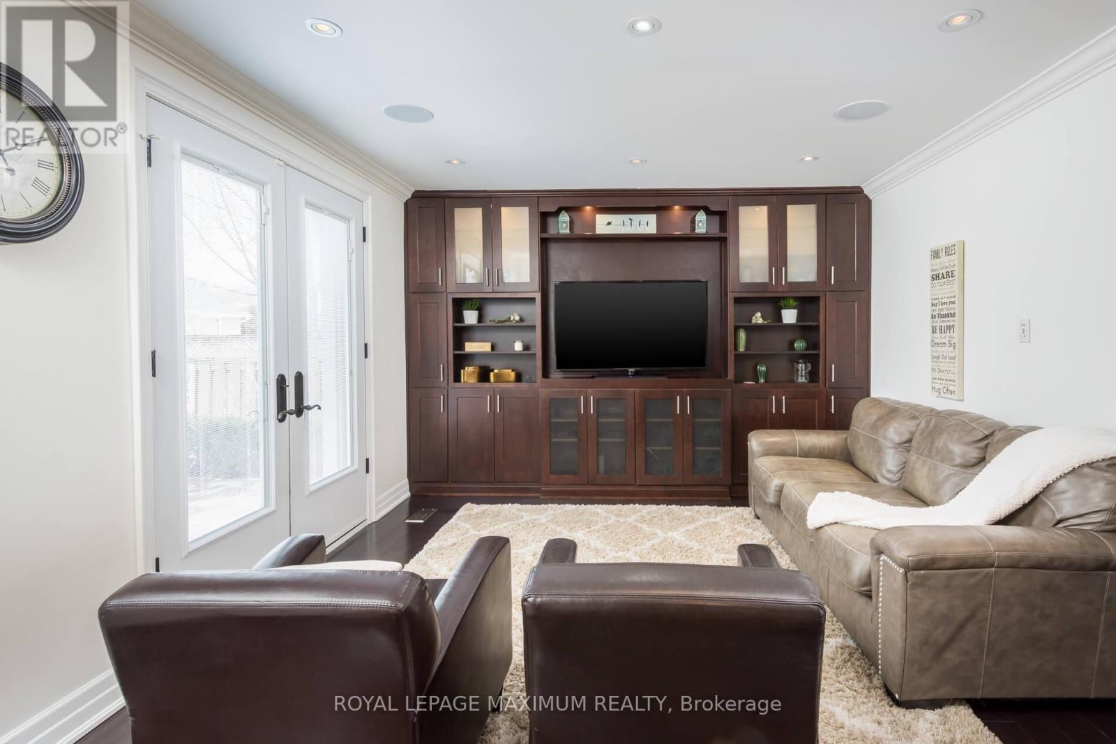 












55 ASHMOUNT CRESCENT

,
Toronto,




Ontario
M9R1C9

