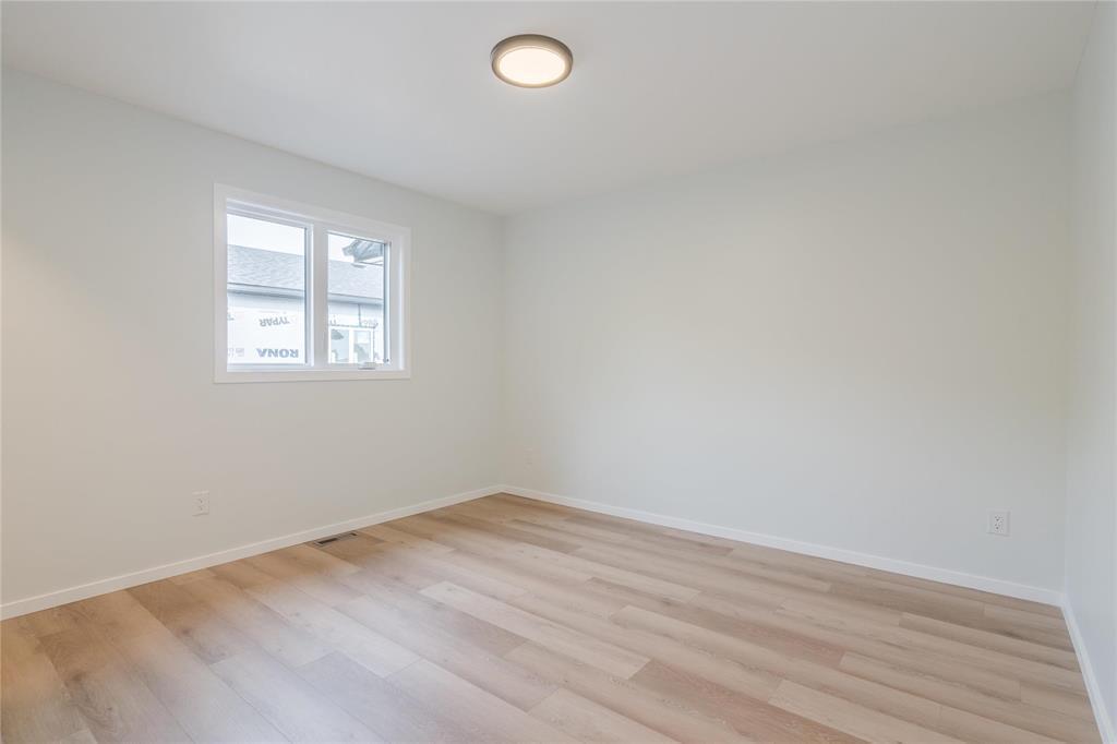 












307 Normandeau Avenue

,
Ste Anne,




Manitoba
R5H0B1

