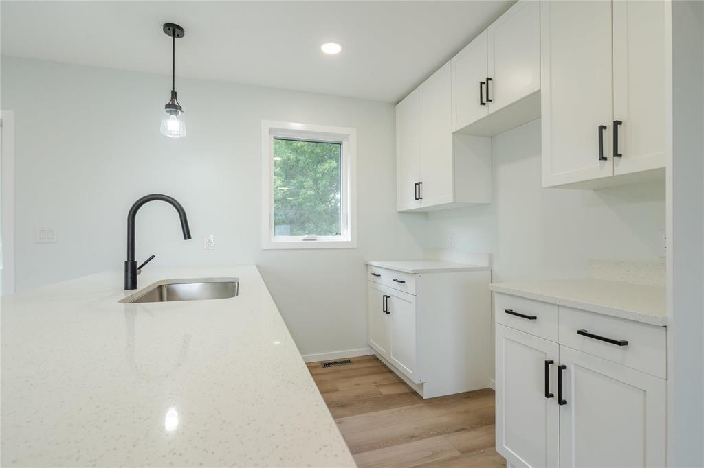 












307 Normandeau Avenue

,
Ste Anne,




Manitoba
R5H0B1

