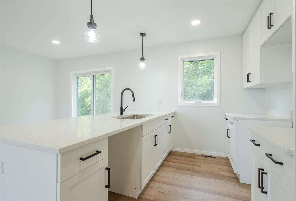 












307 Normandeau Avenue

,
Ste Anne,




Manitoba
R5H0B1

