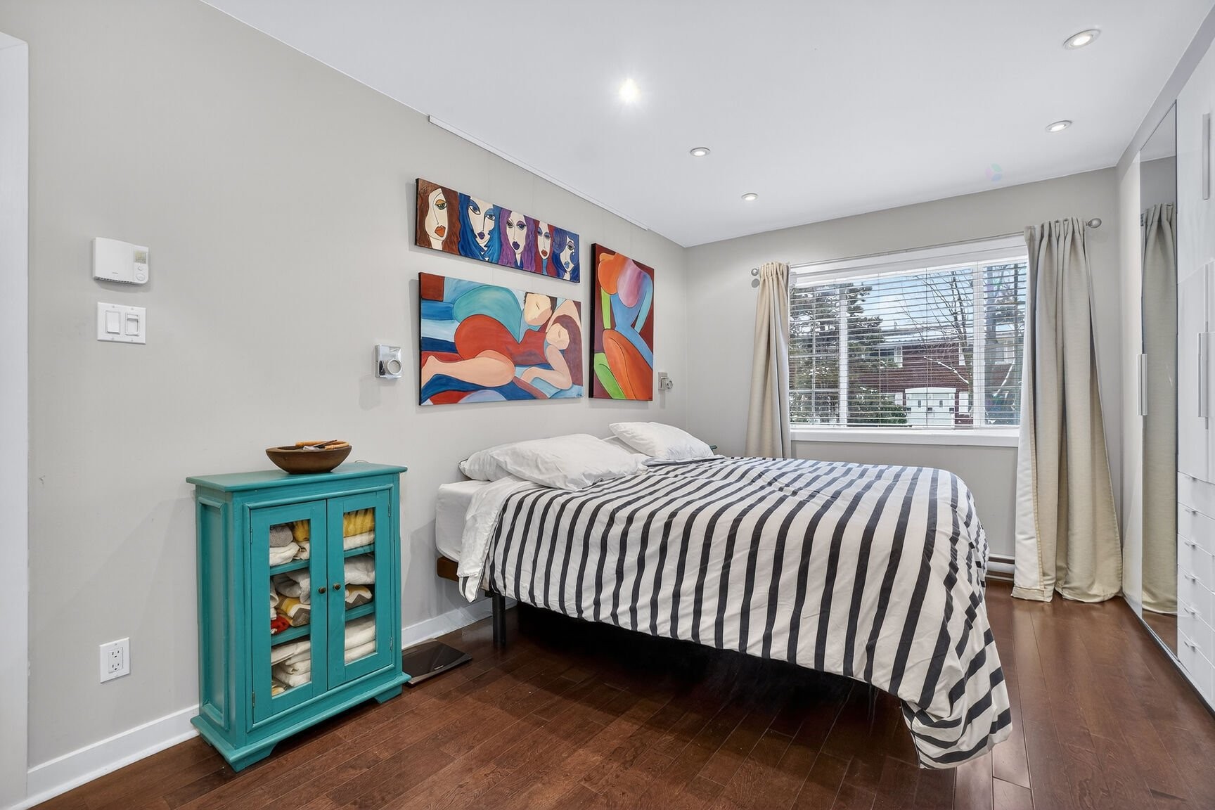 









185

 - 187


Rue Varry

,
Montréal (Saint-Laurent),




QC
H4N1A4

