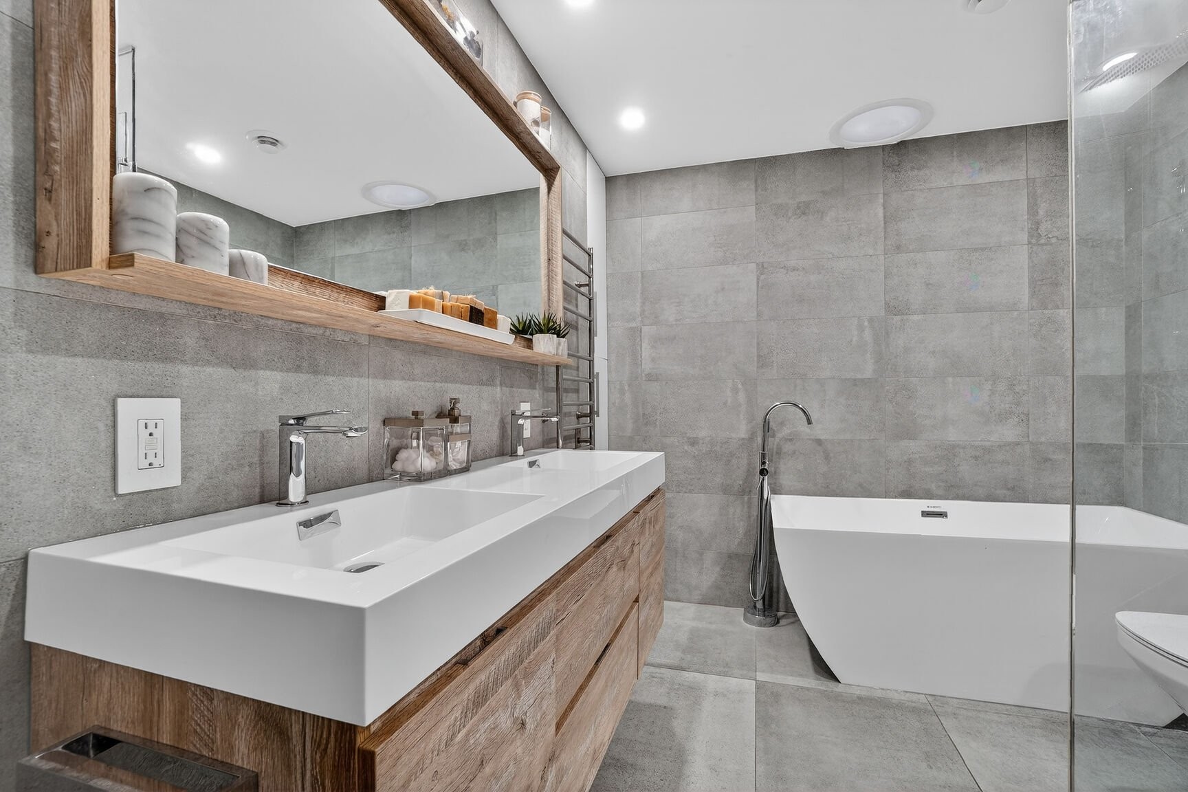 









185

 - 187


Rue Varry

,
Montréal (Saint-Laurent),




QC
H4N1A4

