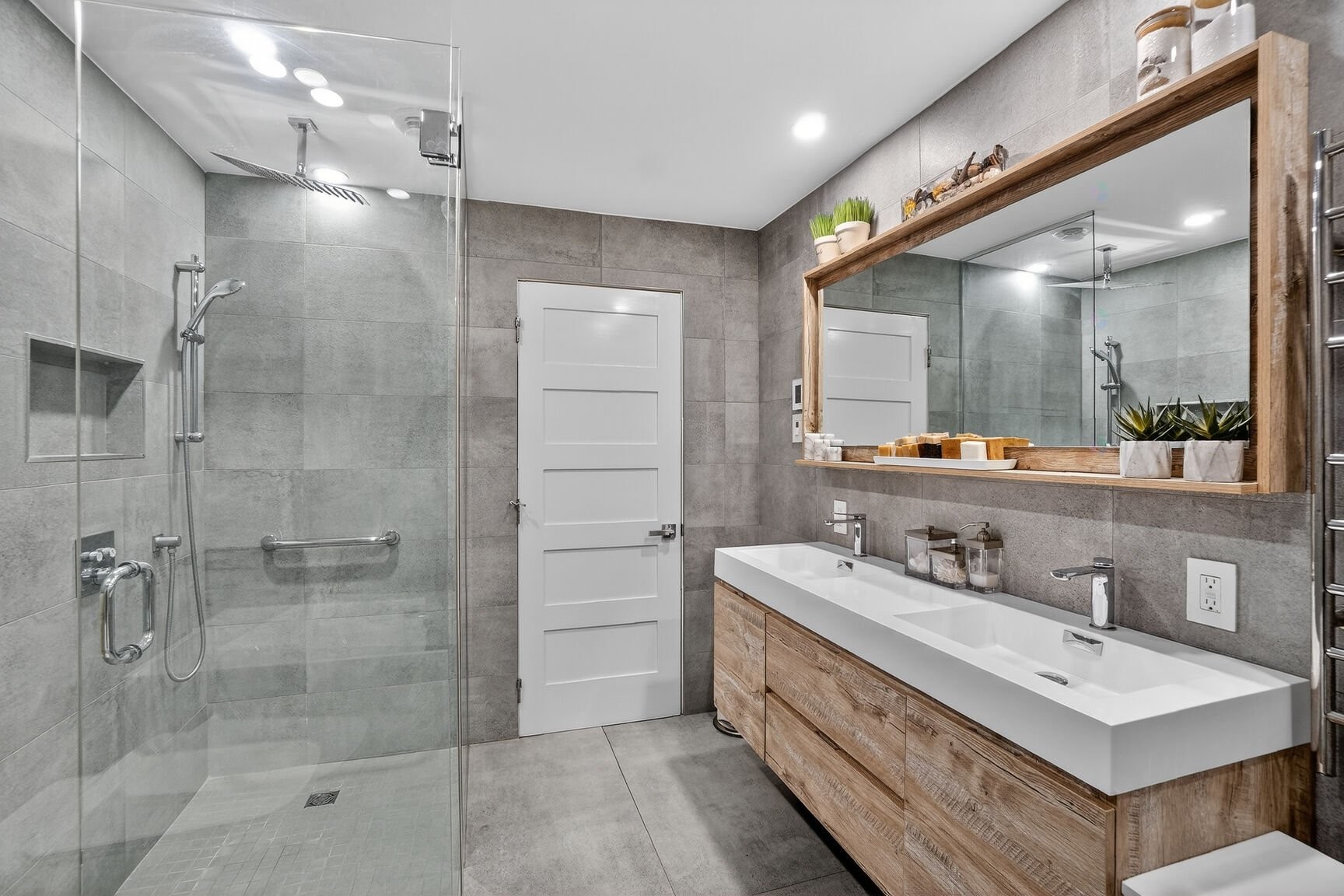 









185

 - 187


Rue Varry

,
Montréal (Saint-Laurent),




QC
H4N1A4

