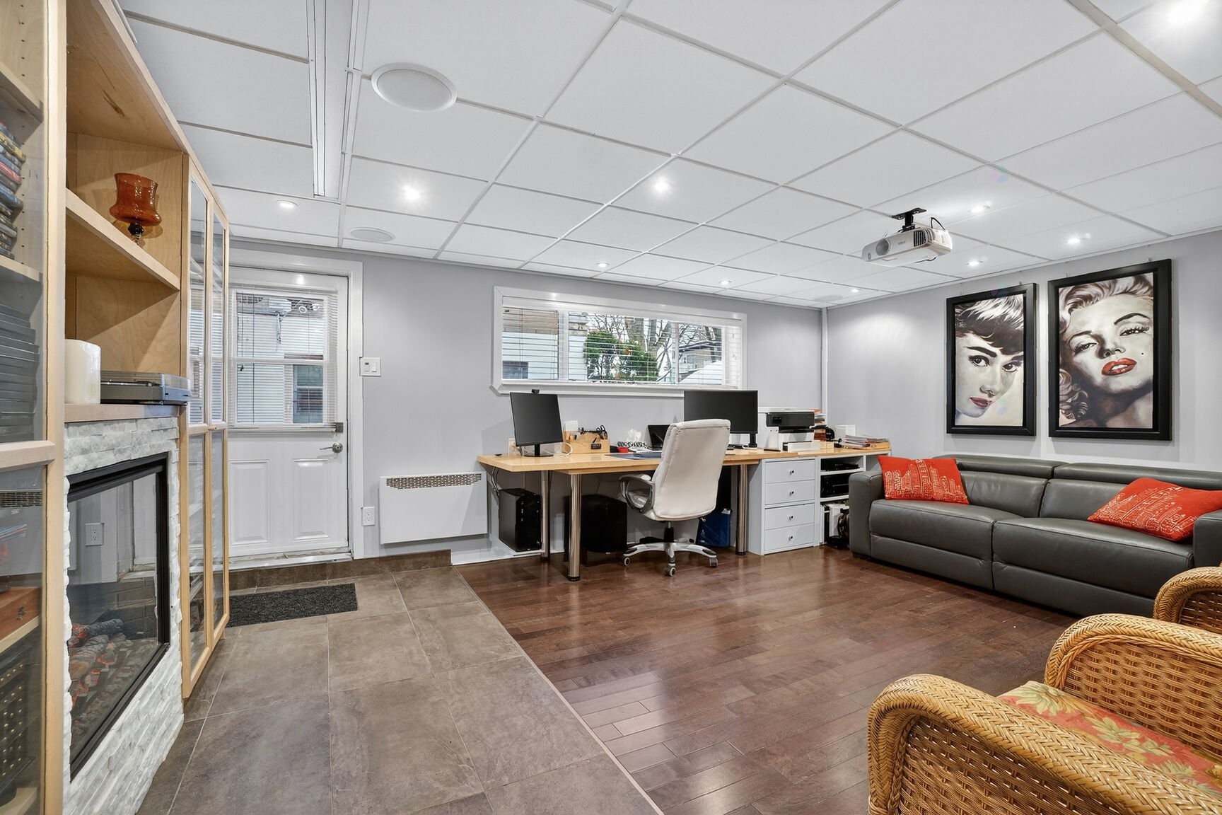 









185

 - 187


Rue Varry

,
Montréal (Saint-Laurent),




QC
H4N1A4

