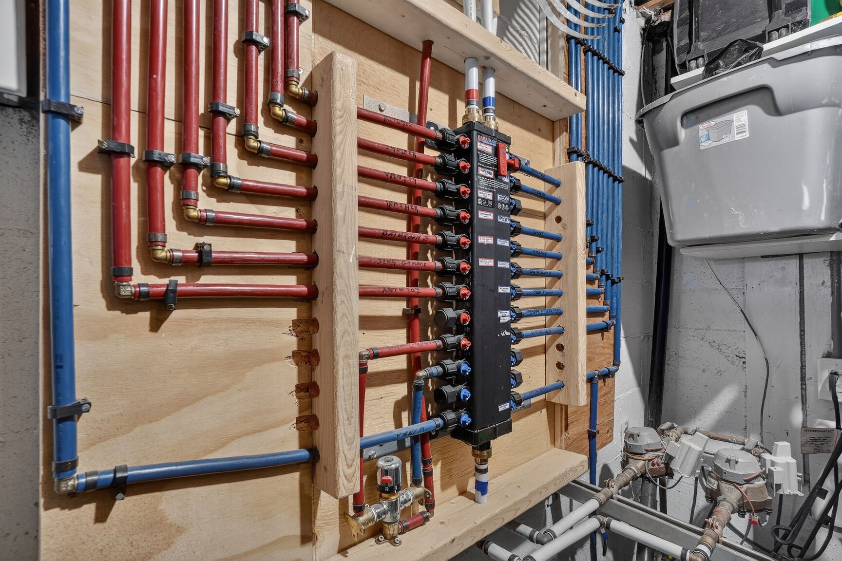 









185

 - 187


Rue Varry

,
Montréal (Saint-Laurent),




QC
H4N1A4

