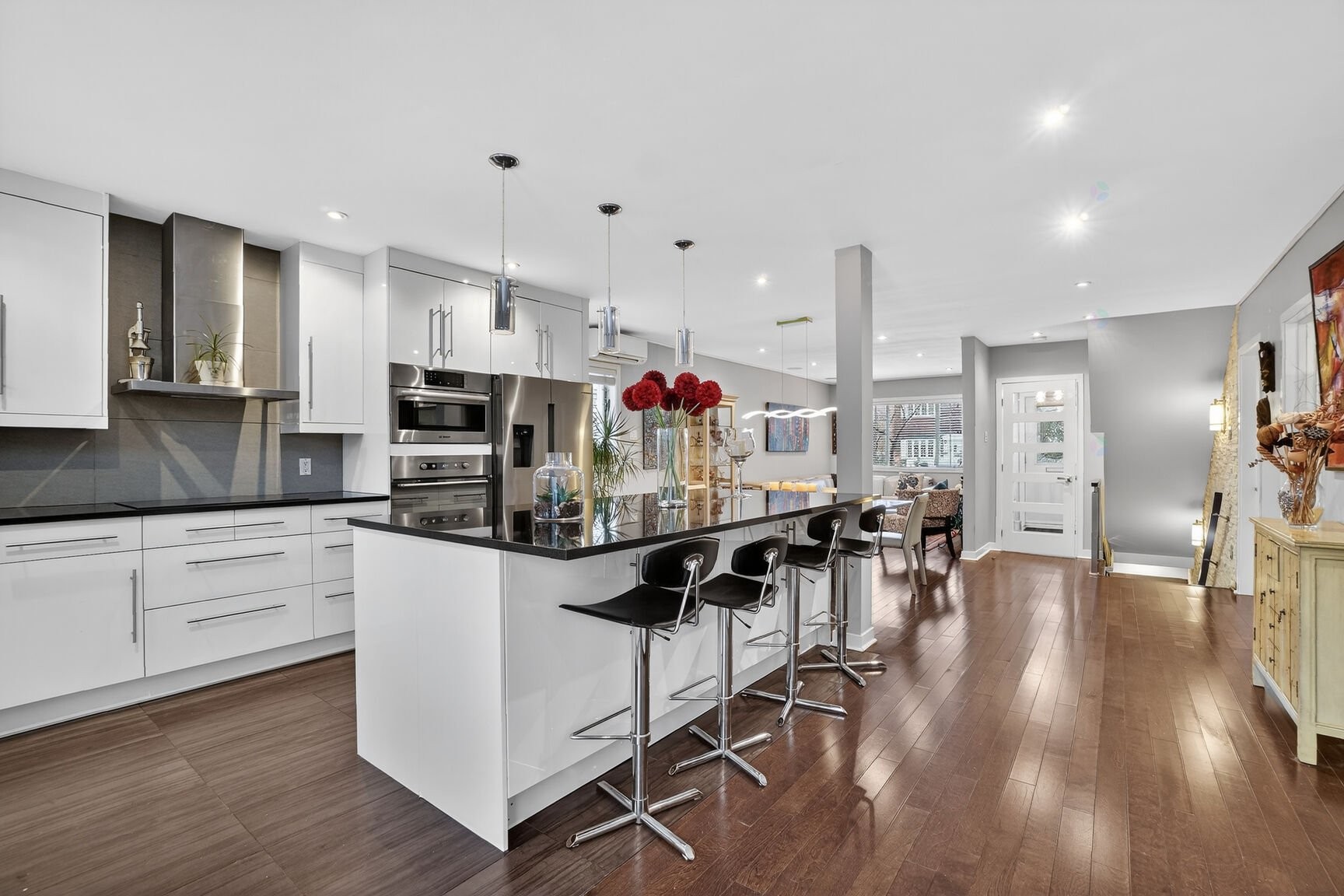 









185

 - 187


Rue Varry

,
Montréal (Saint-Laurent),




QC
H4N1A4

