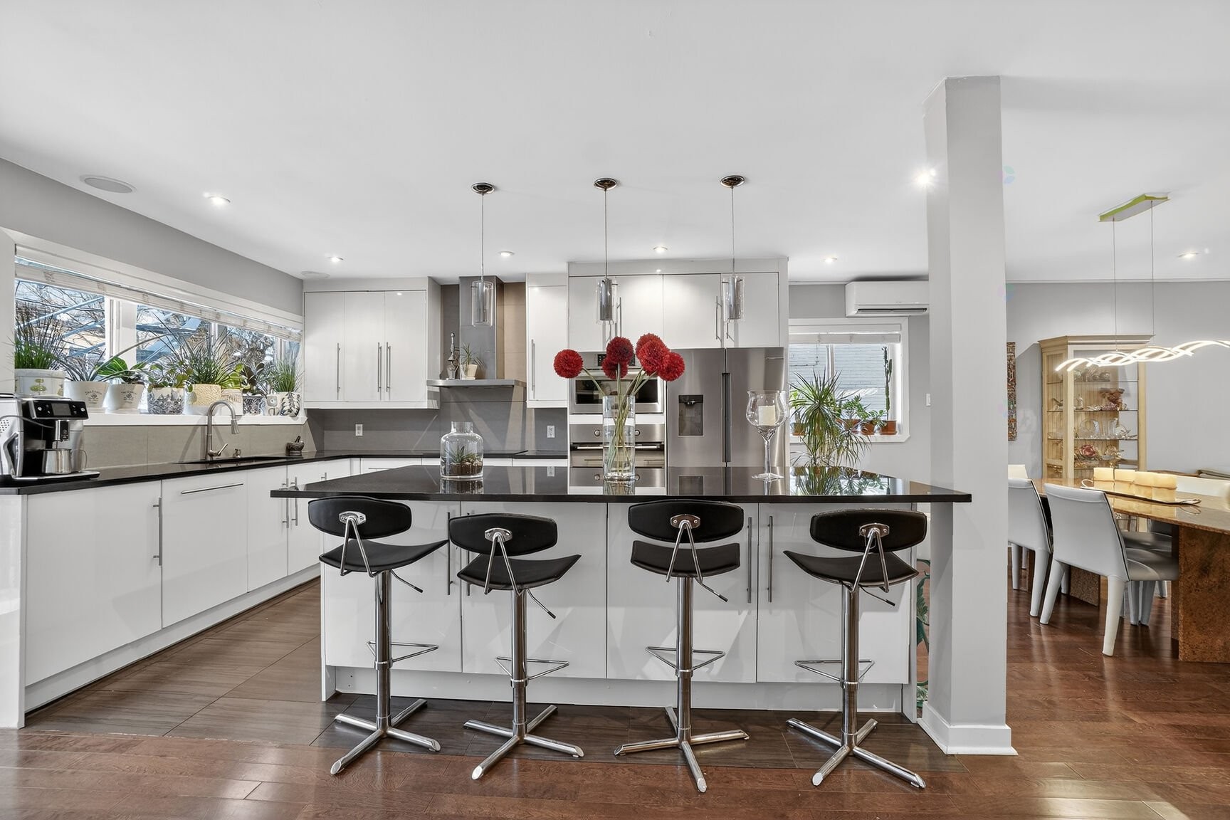 









185

 - 187


Rue Varry

,
Montréal (Saint-Laurent),




QC
H4N1A4

