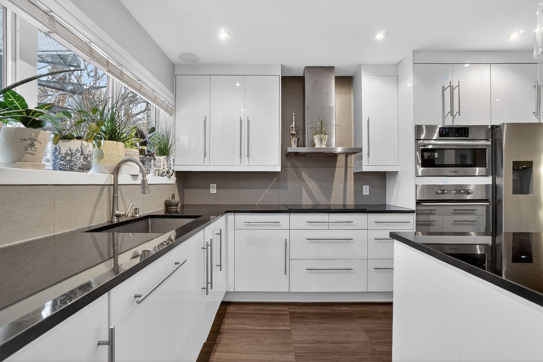 









185

 - 187


Rue Varry

,
Montréal (Saint-Laurent),




QC
H4N1A4

