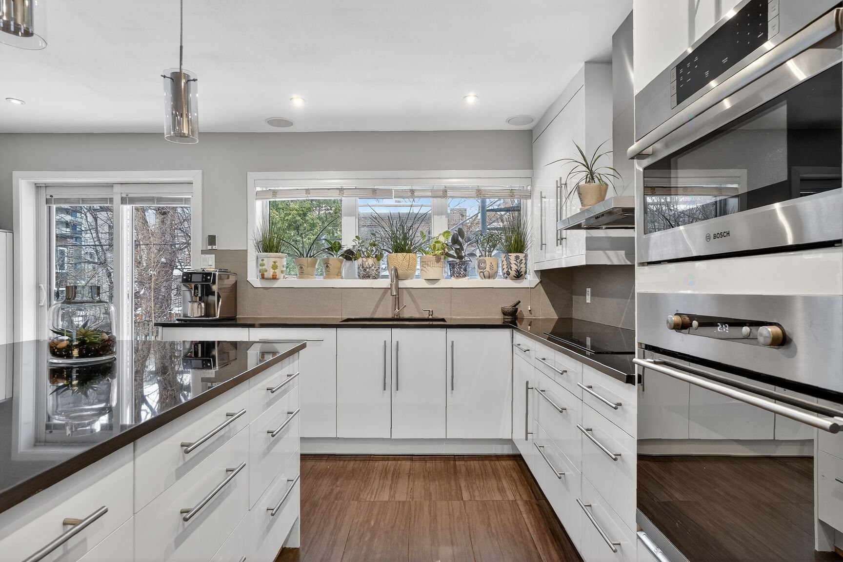 









185

 - 187


Rue Varry

,
Montréal (Saint-Laurent),




QC
H4N1A4

