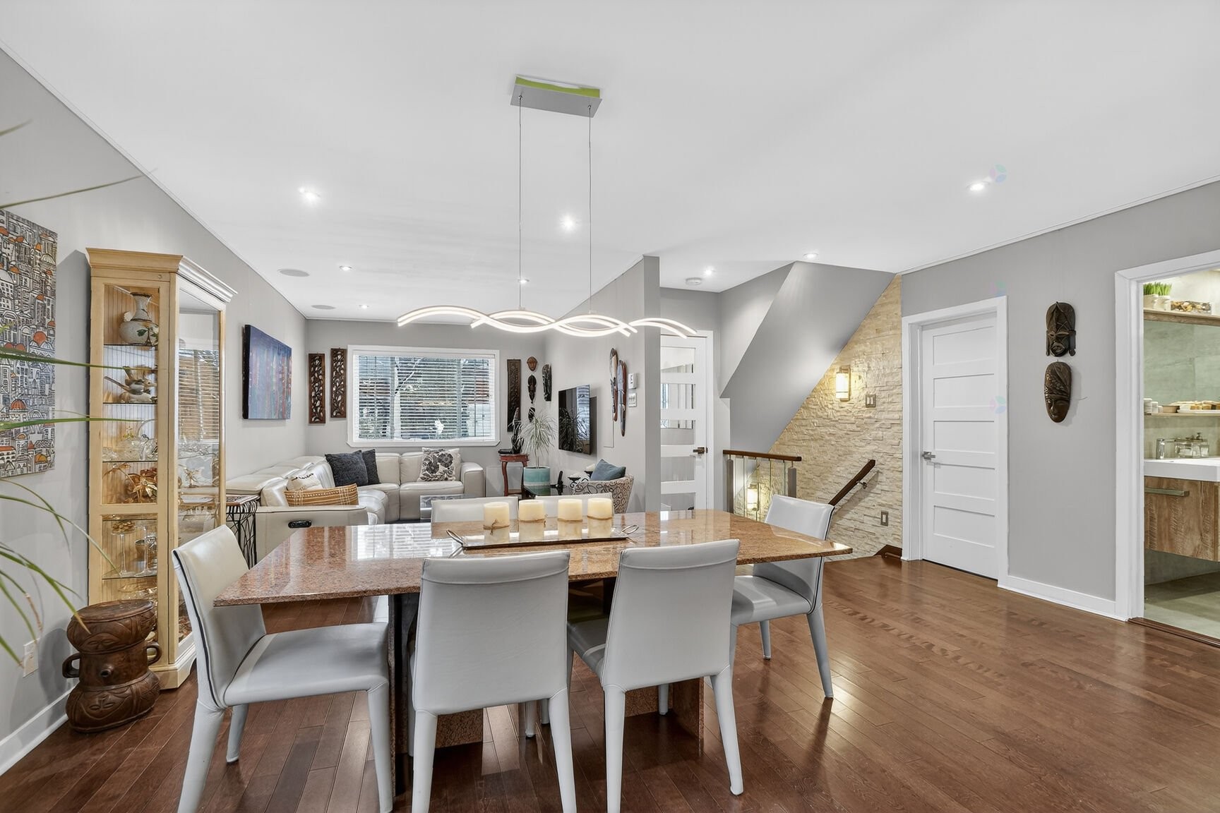 









185

 - 187


Rue Varry

,
Montréal (Saint-Laurent),




QC
H4N1A4

