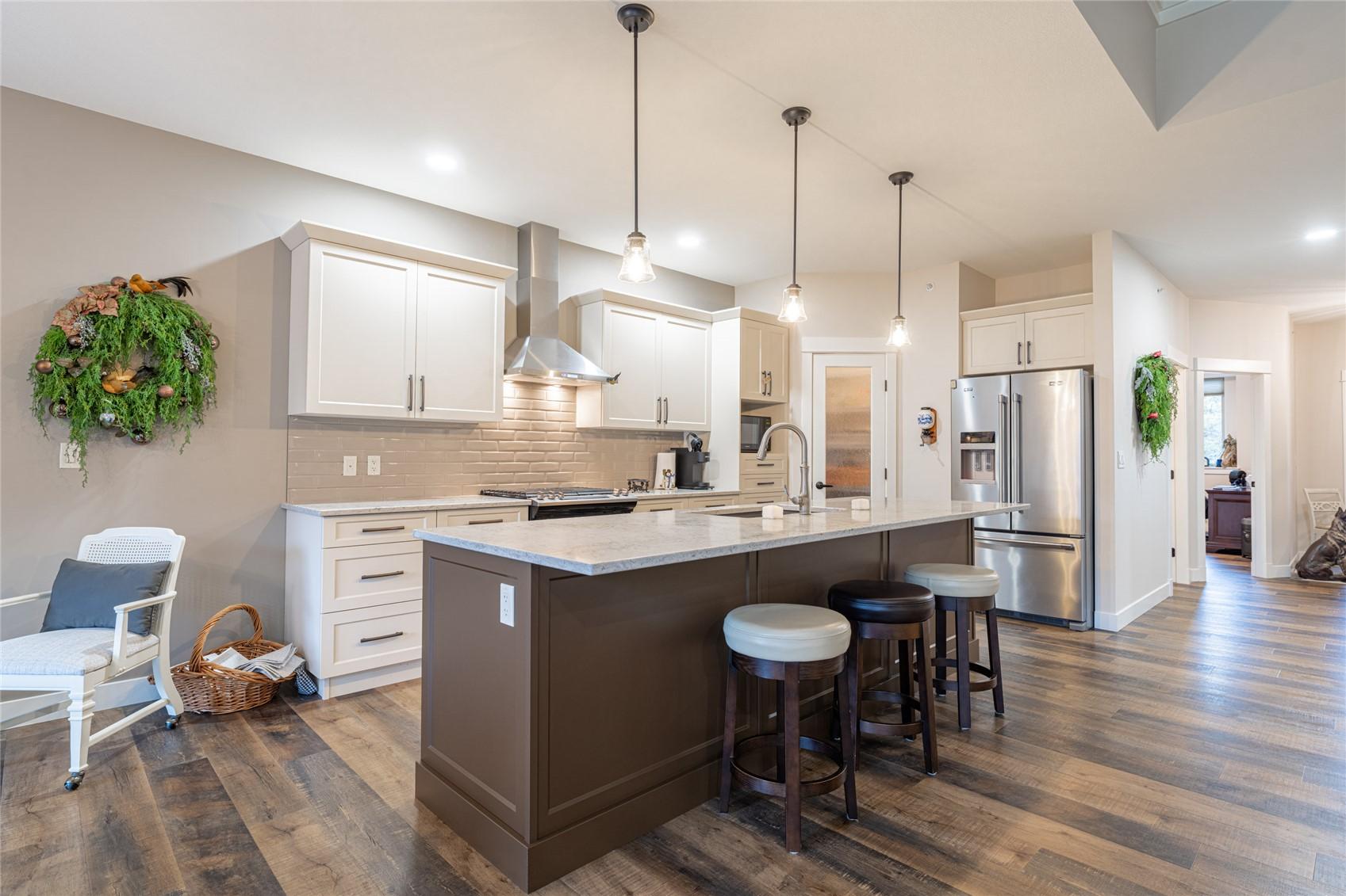 









2444


York

Avenue, 3,
Armstrong,




BC
V0E 1B1

