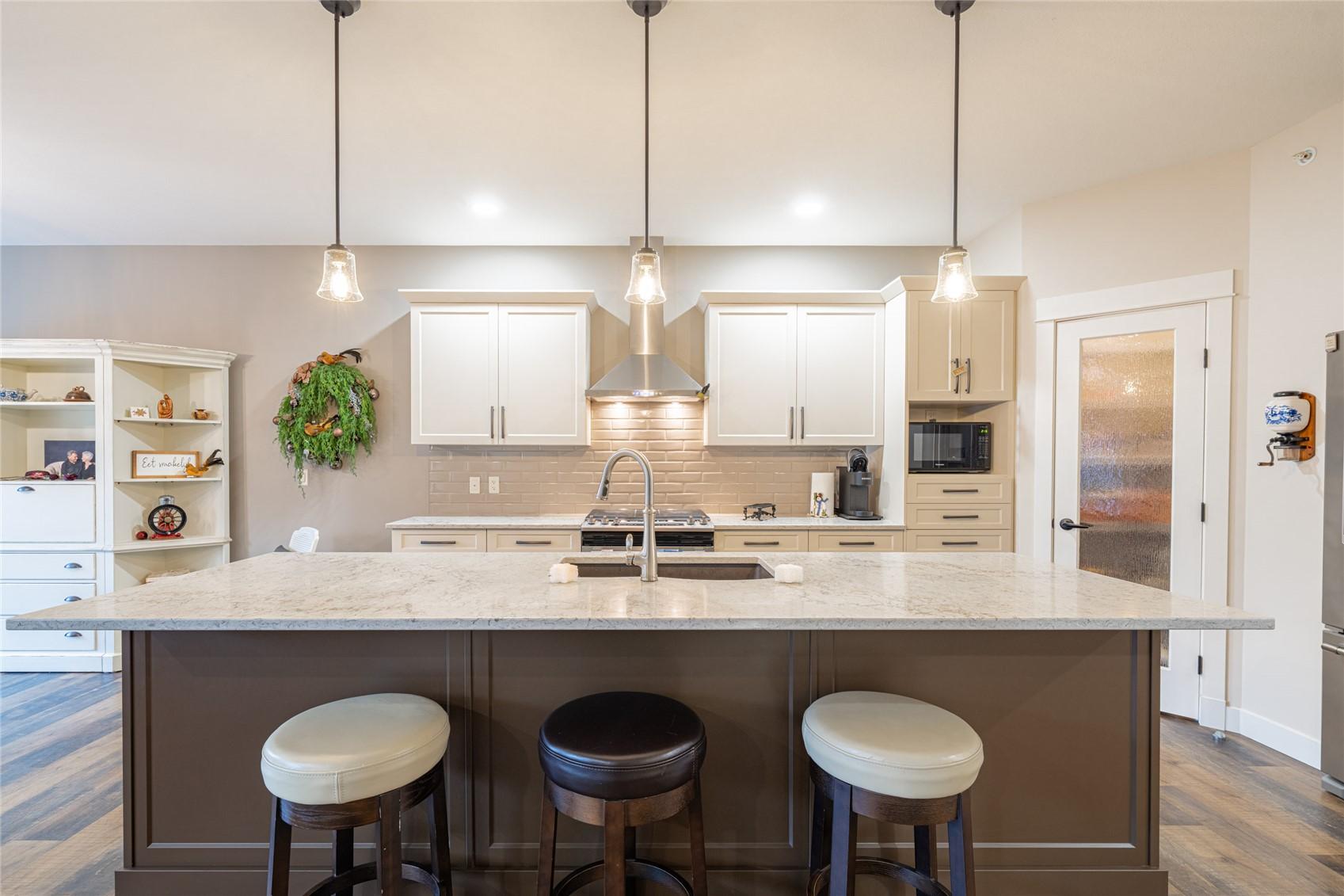 









2444


York

Avenue, 3,
Armstrong,




BC
V0E 1B1

