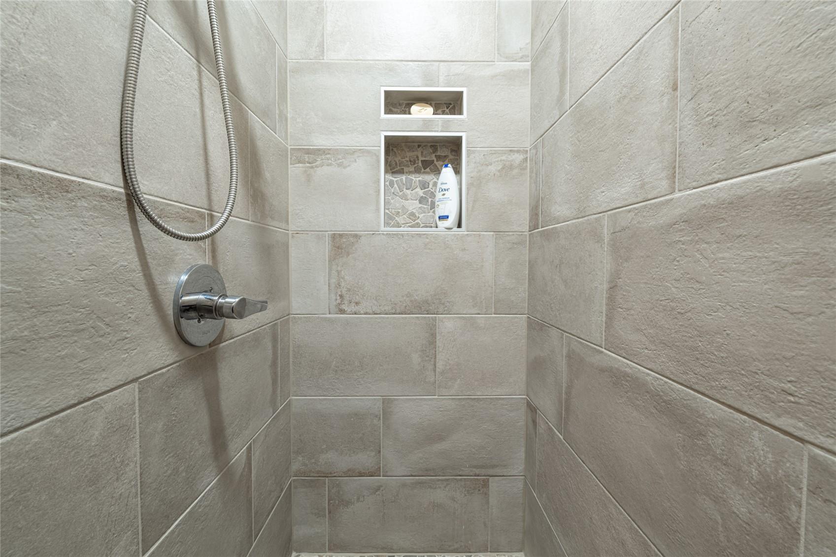 









2444


York

Avenue, 3,
Armstrong,




BC
V0E 1B1

