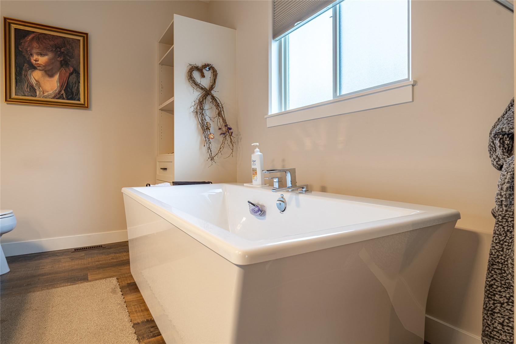 









2444


York

Avenue, 3,
Armstrong,




BC
V0E 1B1

