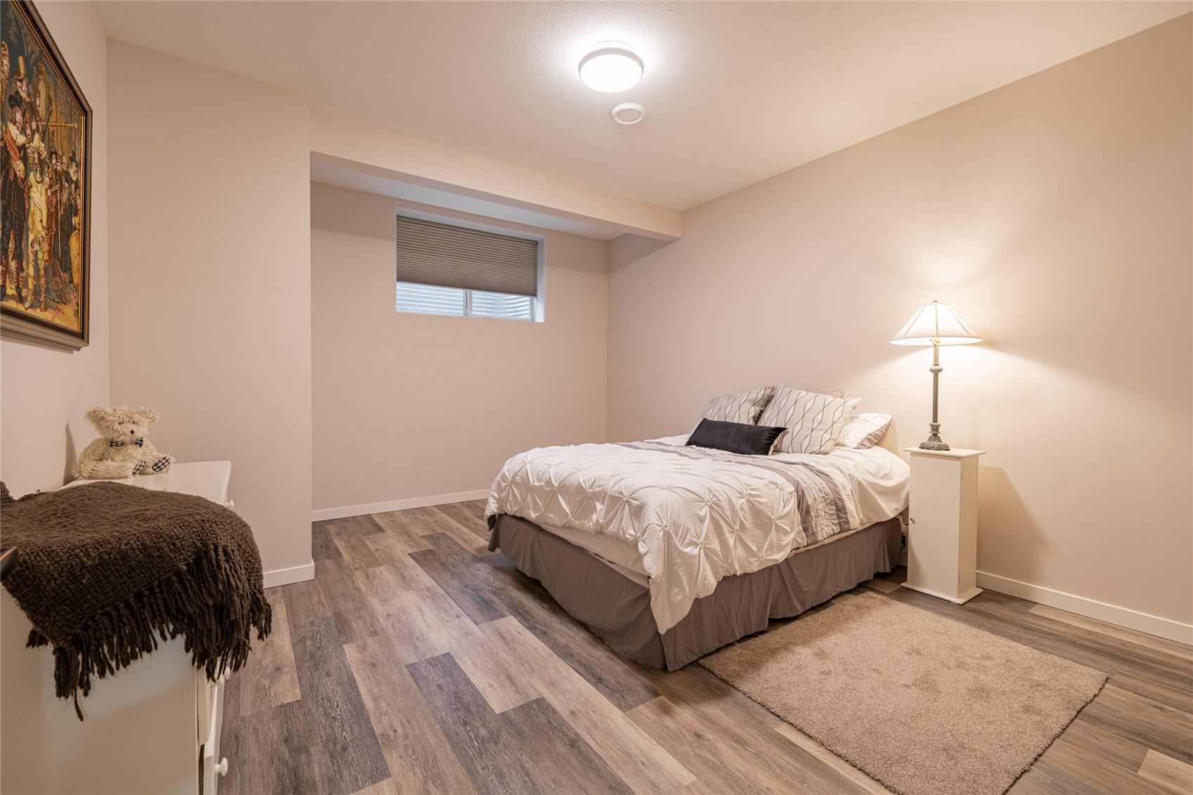 









2444


York

Avenue, 3,
Armstrong,




BC
V0E 1B1

