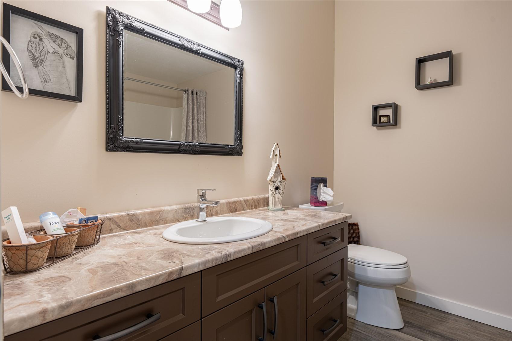 









2444


York

Avenue, 3,
Armstrong,




BC
V0E 1B1

