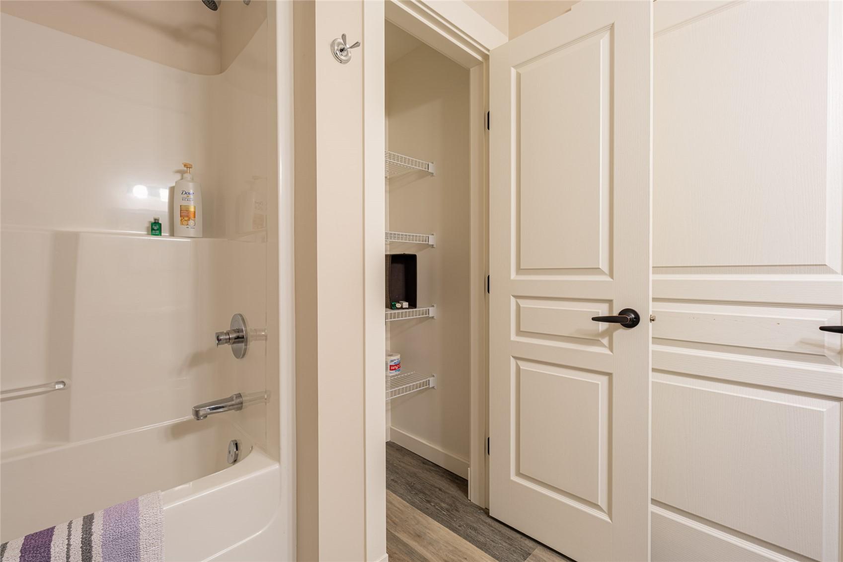 









2444


York

Avenue, 3,
Armstrong,




BC
V0E 1B1

