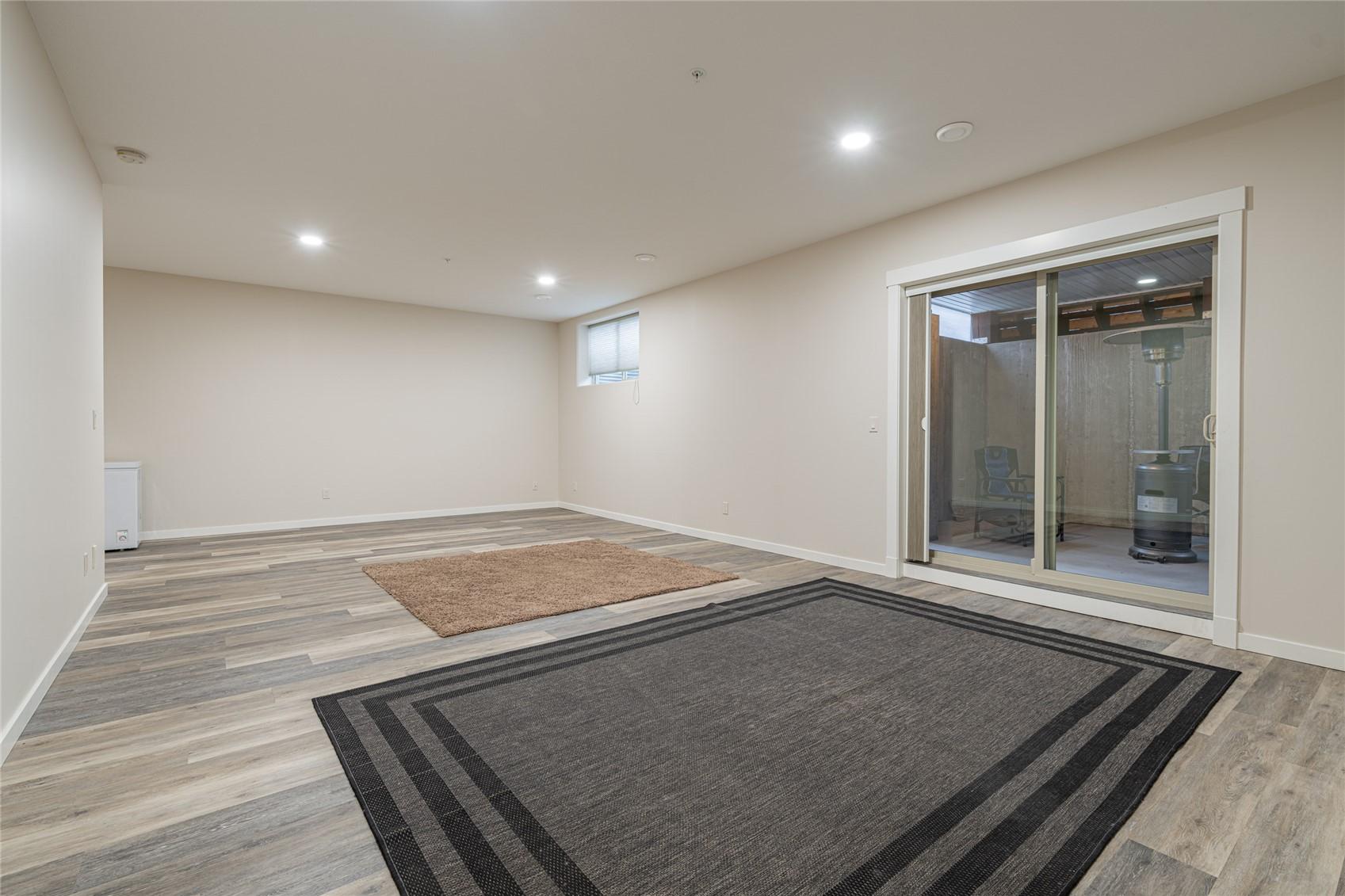 









2444


York

Avenue, 3,
Armstrong,




BC
V0E 1B1

