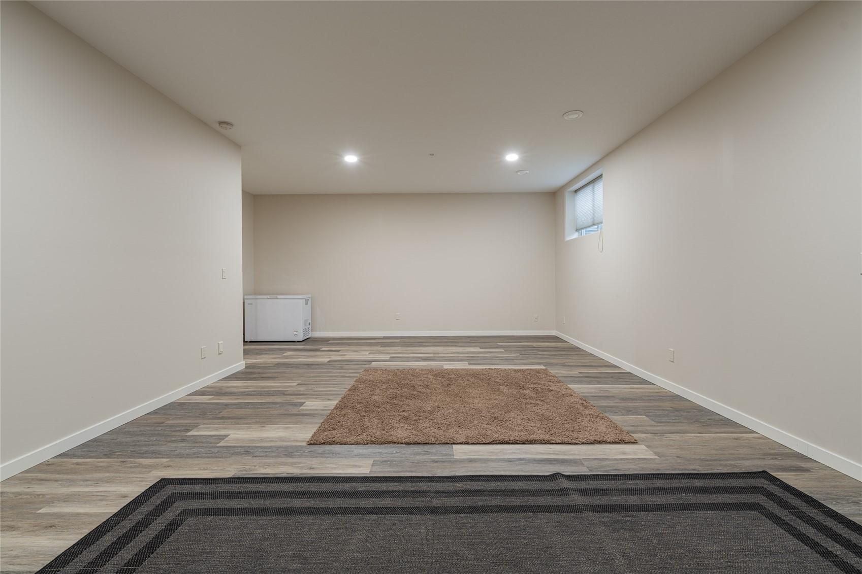 









2444


York

Avenue, 3,
Armstrong,




BC
V0E 1B1

