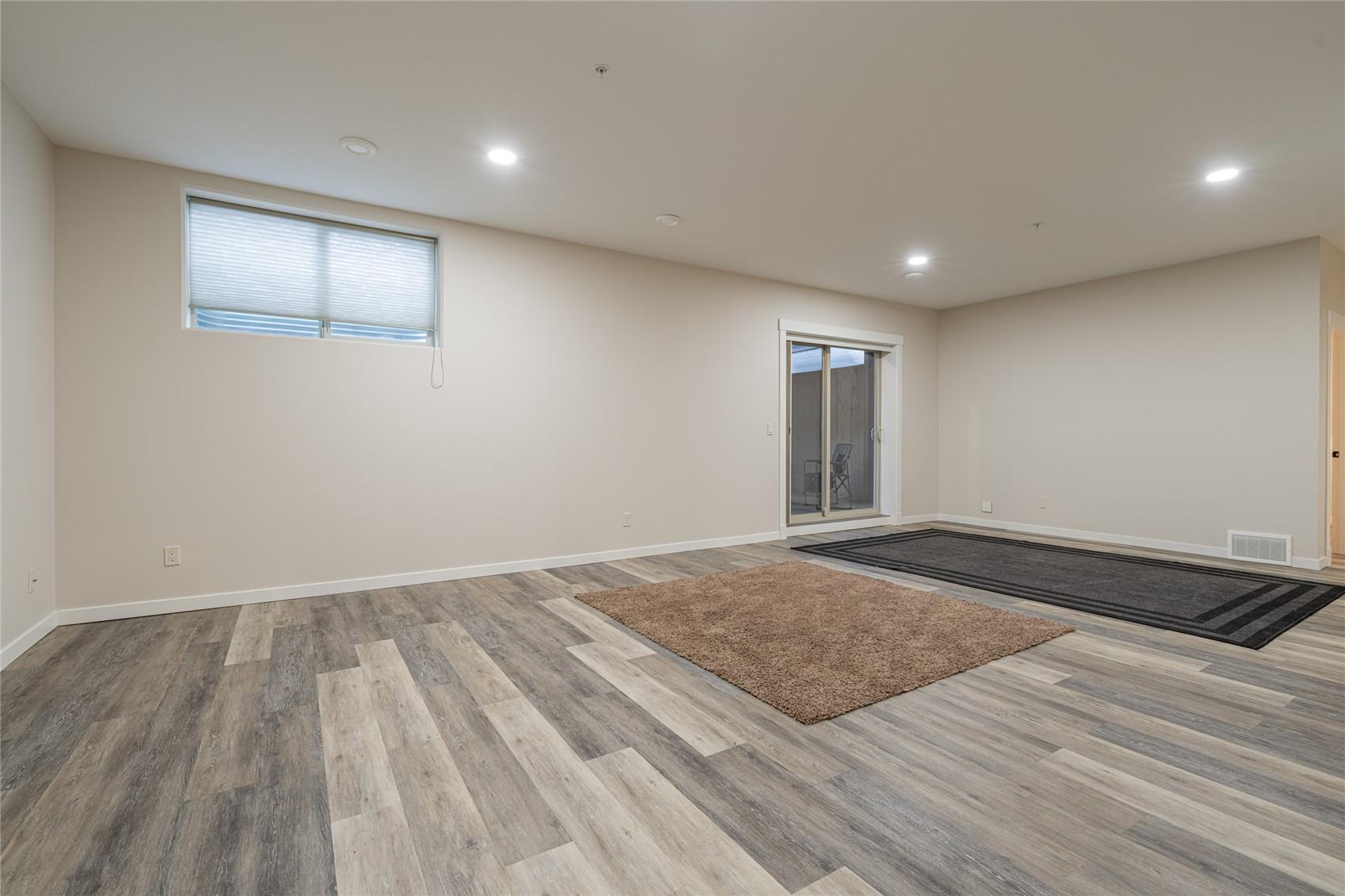 









2444


York

Avenue, 3,
Armstrong,




BC
V0E 1B1

