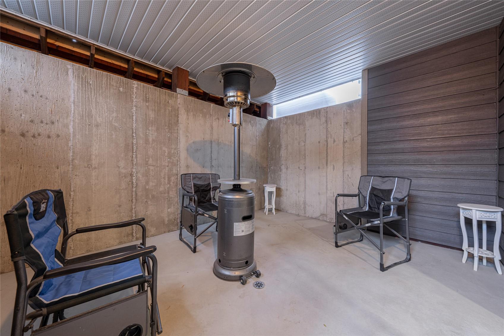 









2444


York

Avenue, 3,
Armstrong,




BC
V0E 1B1

