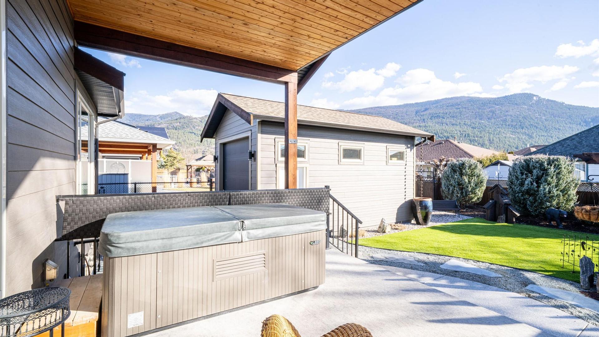 









2444


York

Avenue, 3,
Armstrong,




BC
V0E 1B1

