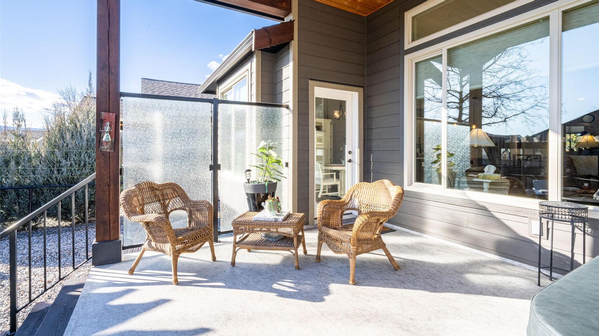 









2444


York

Avenue, 3,
Armstrong,




BC
V0E 1B1

