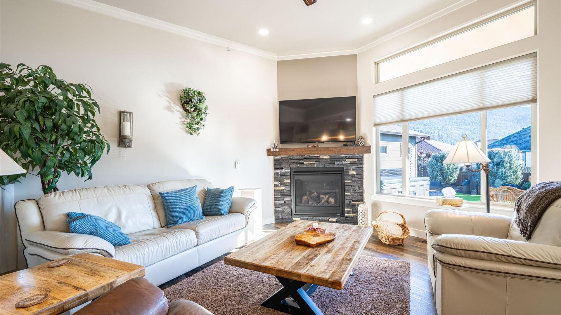 









2444


York

Avenue, 3,
Armstrong,




BC
V0E 1B1

