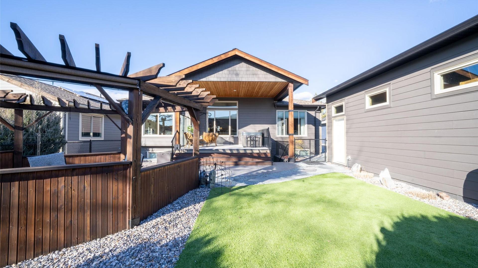 









2444


York

Avenue, 3,
Armstrong,




BC
V0E 1B1

