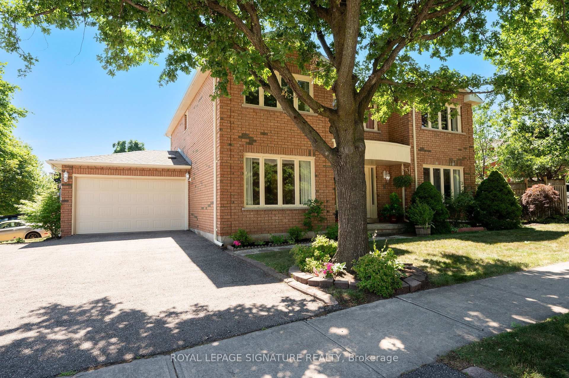 









2921


Caradoc

Lane,
Oakville,




ON
L6J 6W4


