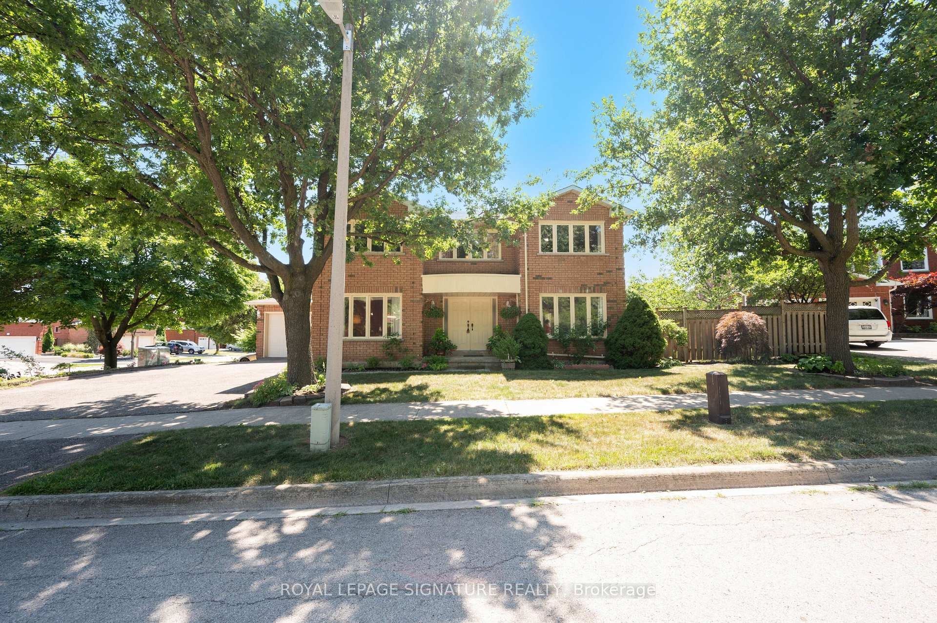 









2921


Caradoc

Lane,
Oakville,




ON
L6J 6W4

