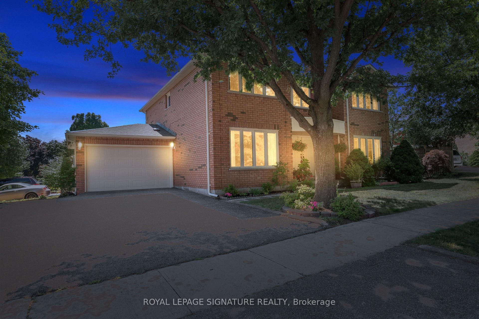 









2921


Caradoc

Lane,
Oakville,




ON
L6J 6W4

