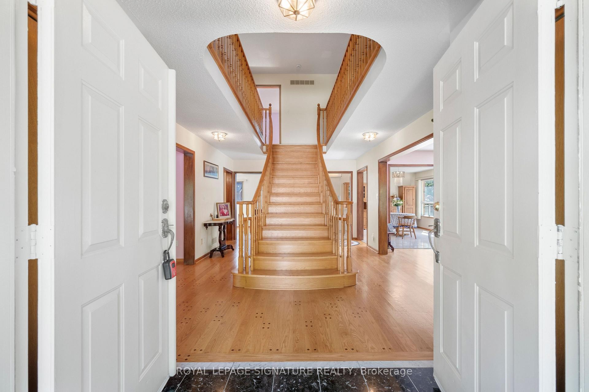 









2921


Caradoc

Lane,
Oakville,




ON
L6J 6W4

