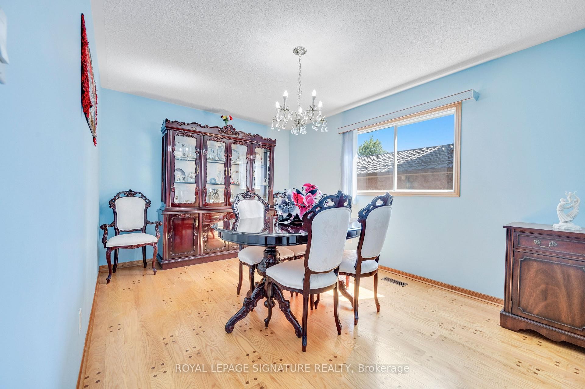 









2921


Caradoc

Lane,
Oakville,




ON
L6J 6W4

