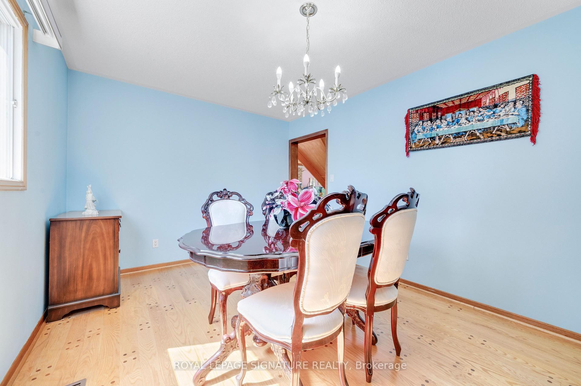 









2921


Caradoc

Lane,
Oakville,




ON
L6J 6W4

