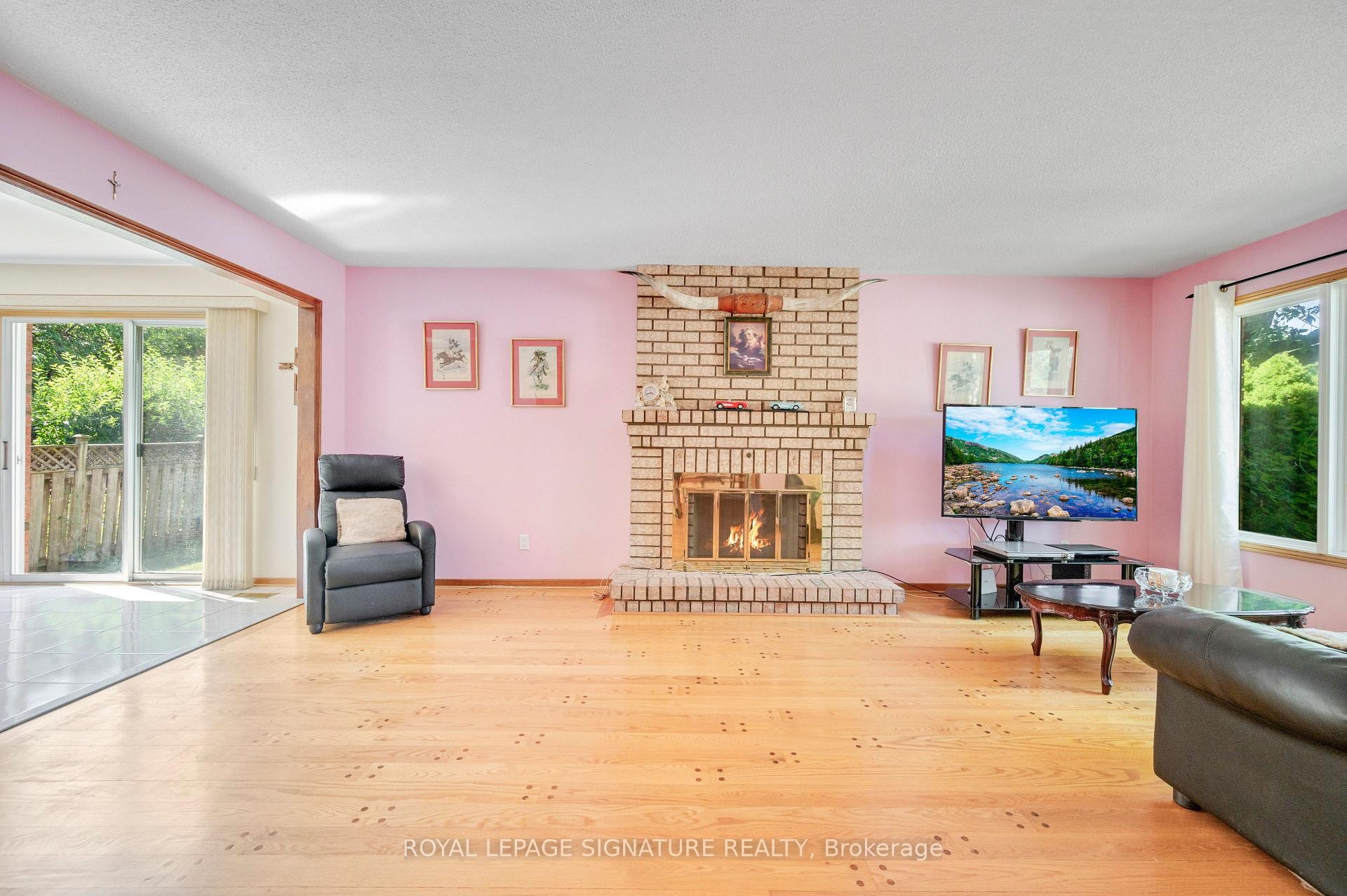 









2921


Caradoc

Lane,
Oakville,




ON
L6J 6W4

