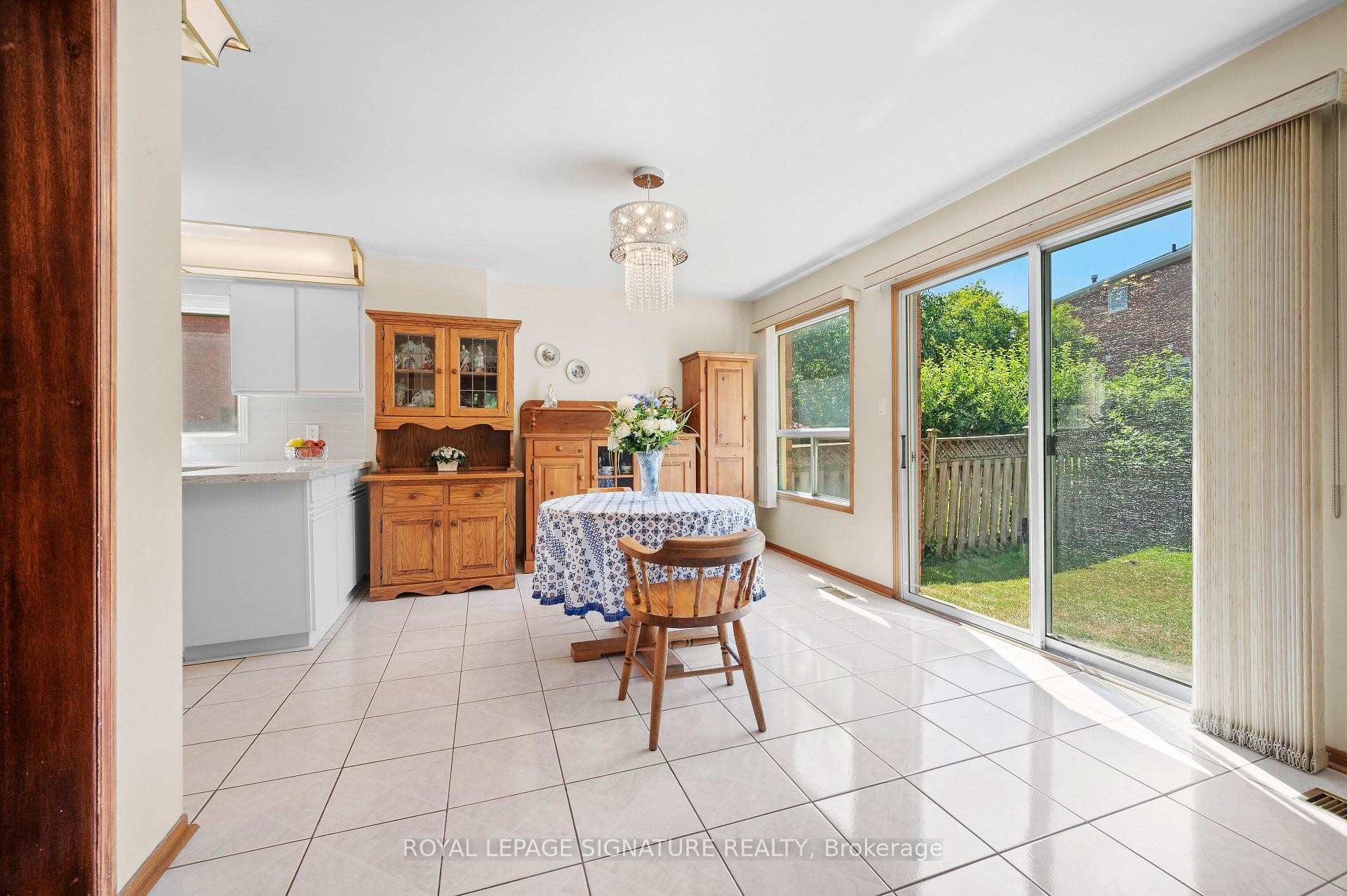 









2921


Caradoc

Lane,
Oakville,




ON
L6J 6W4

