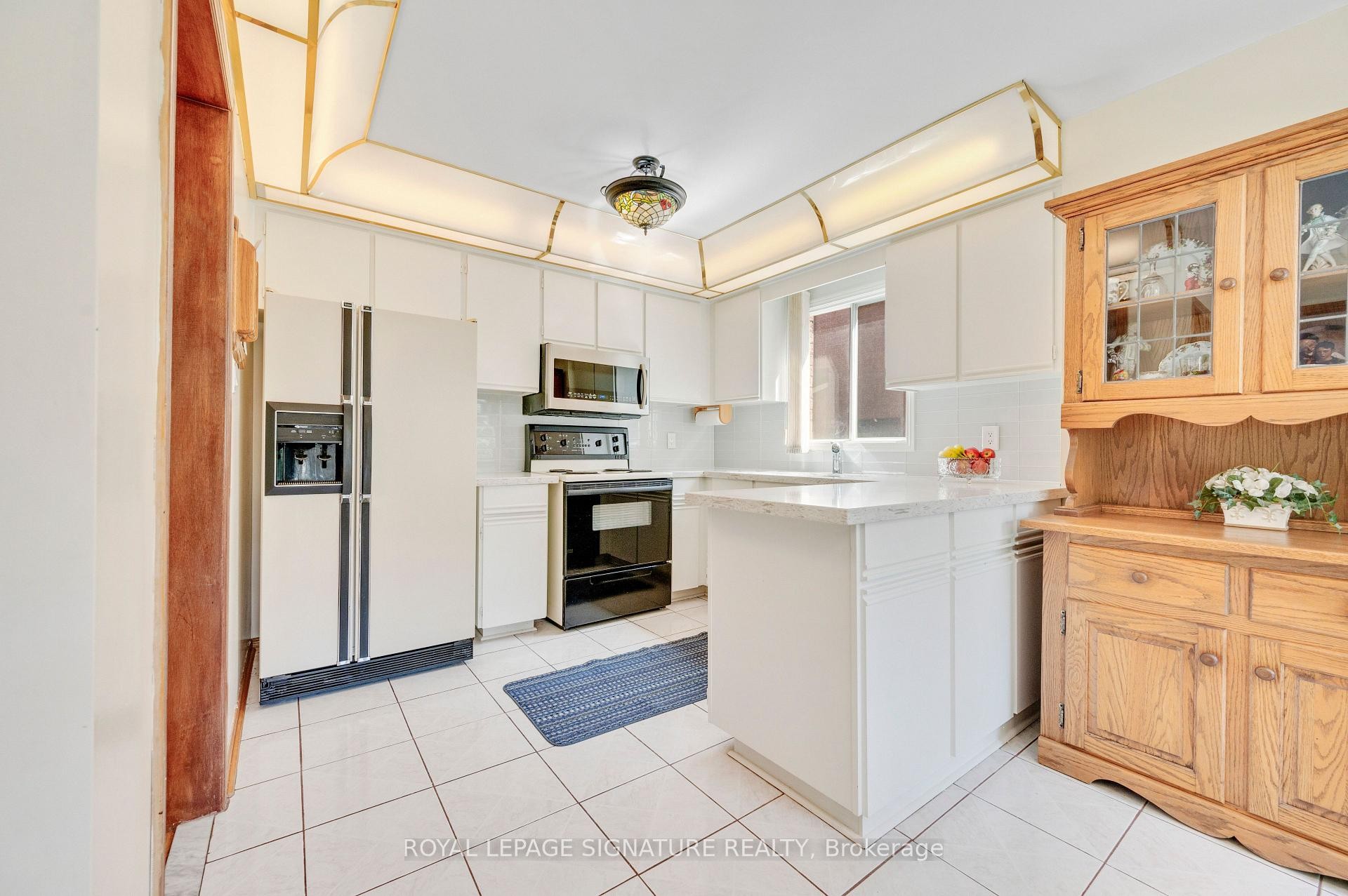 









2921


Caradoc

Lane,
Oakville,




ON
L6J 6W4

