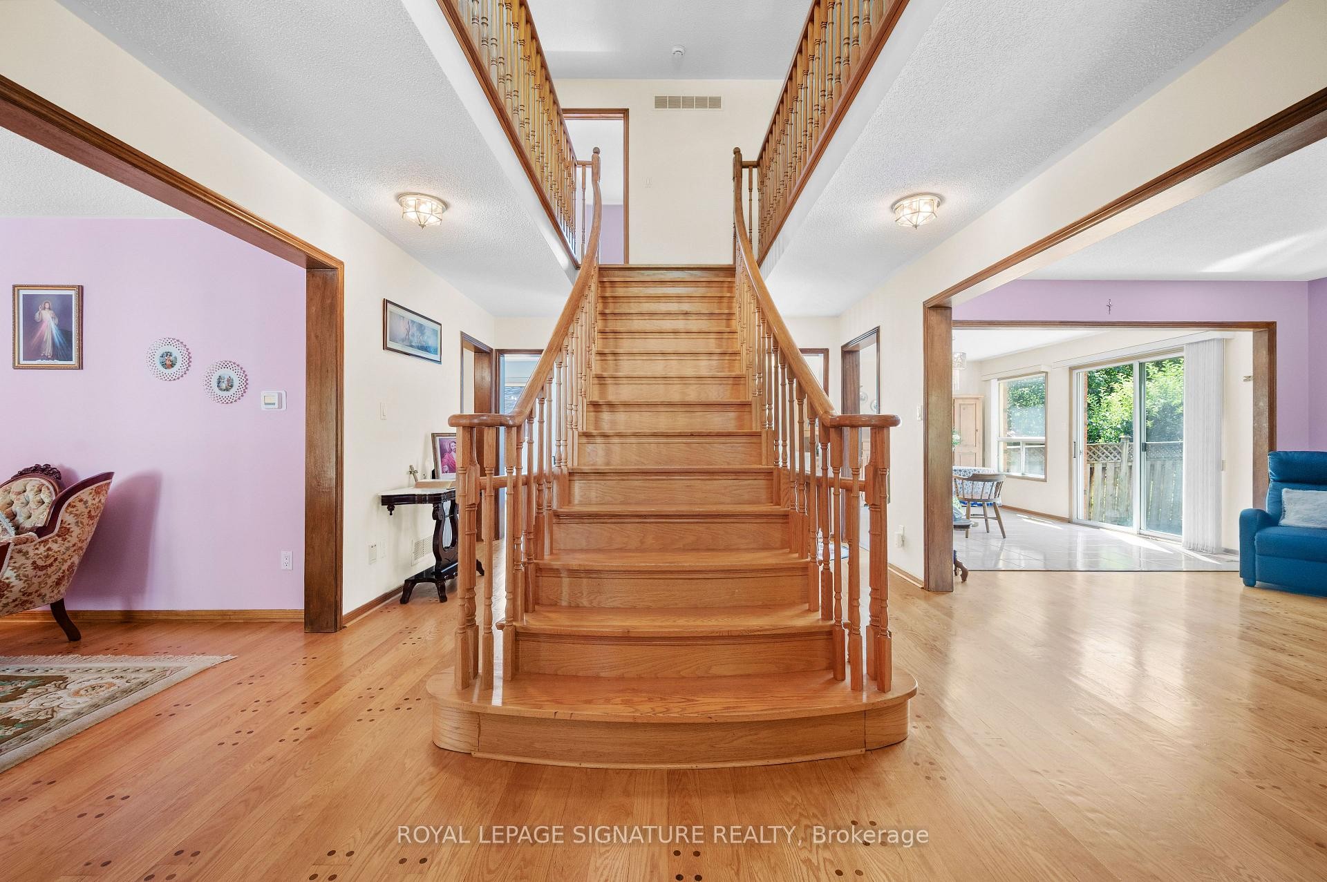 









2921


Caradoc

Lane,
Oakville,




ON
L6J 6W4

