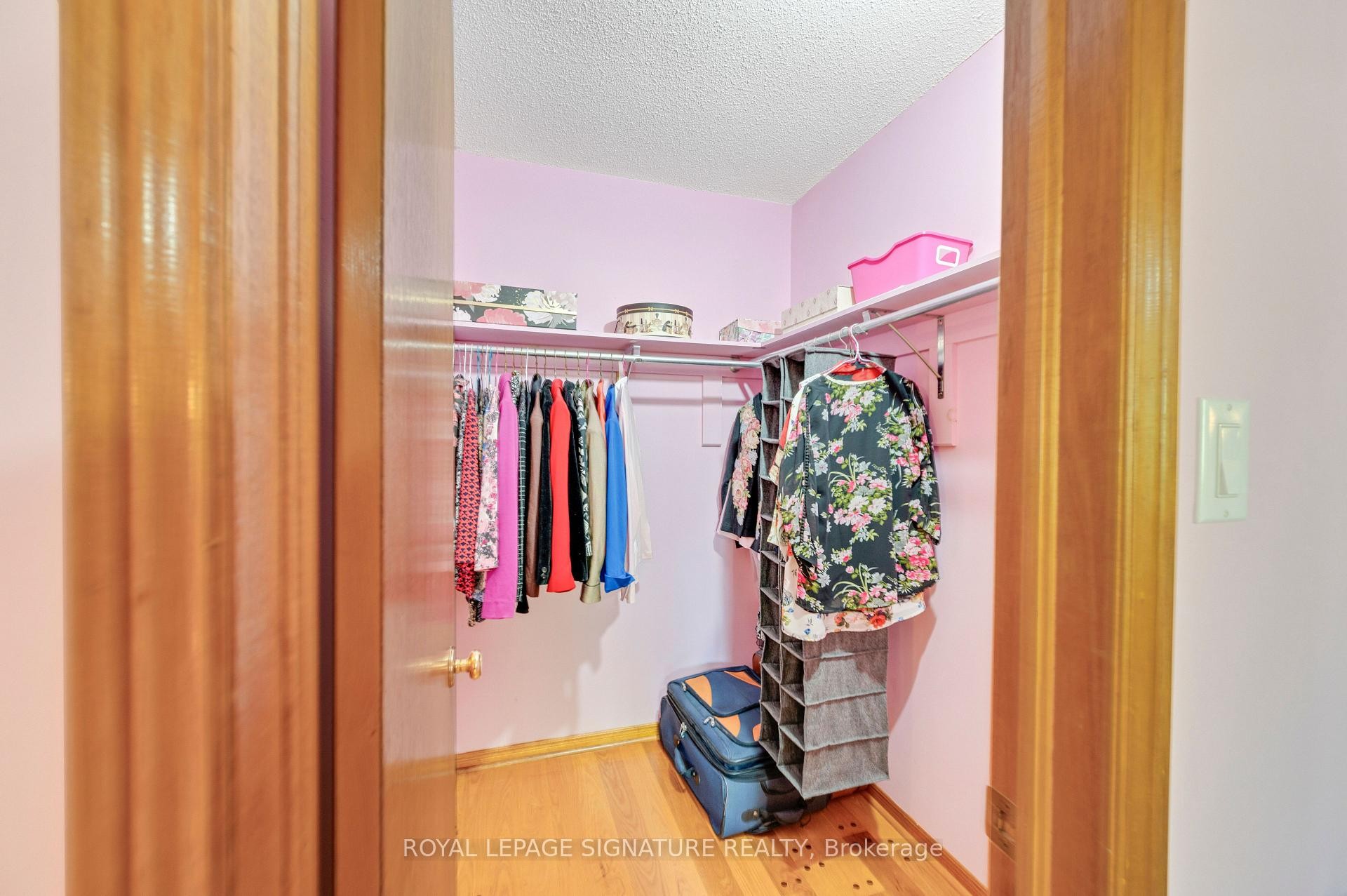 









2921


Caradoc

Lane,
Oakville,




ON
L6J 6W4

